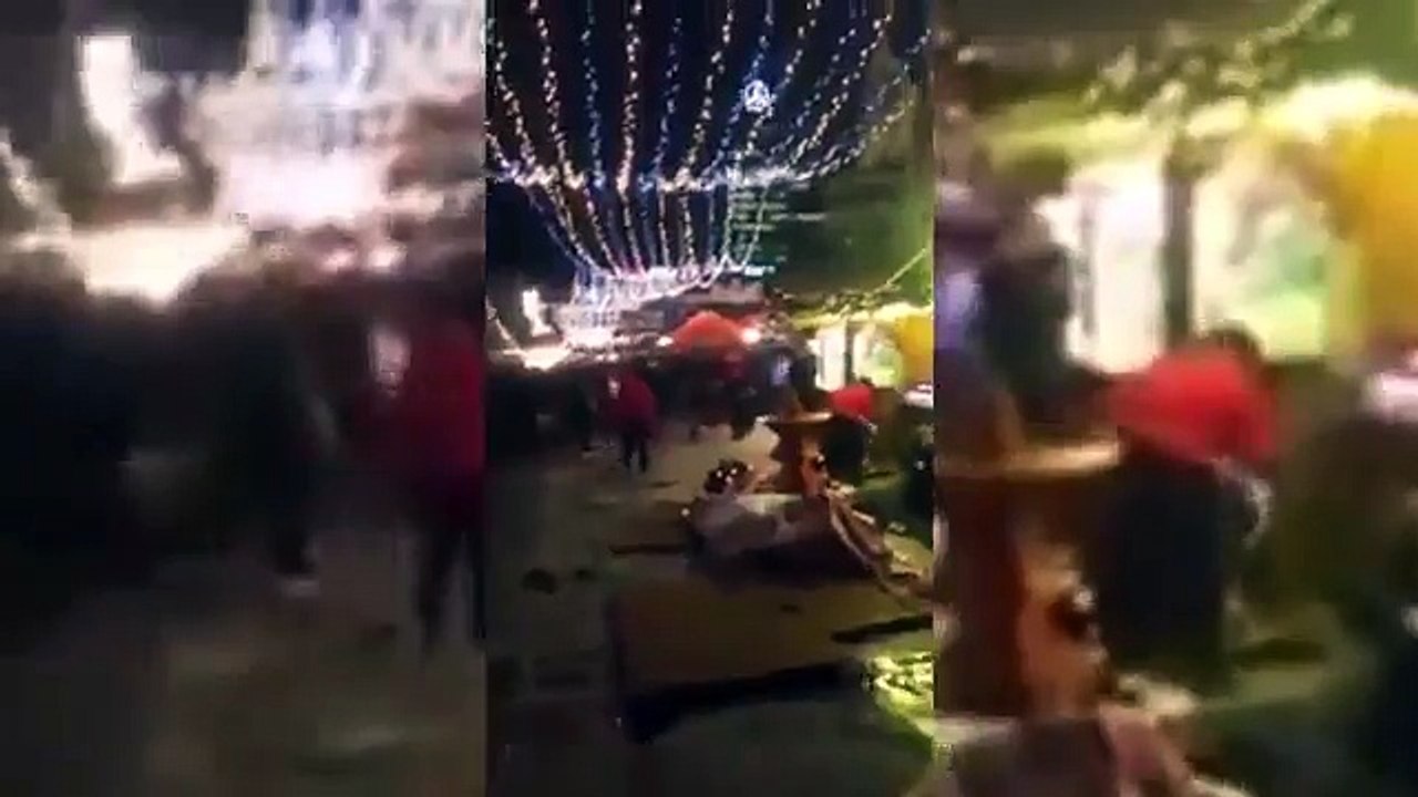 Les dégâts au marché de noël de Berlin quelques minutes après l'attentat