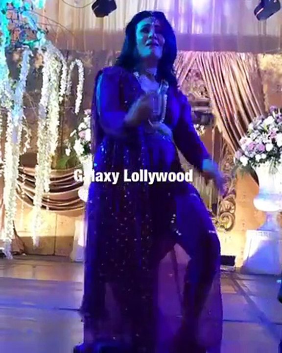Urwa Hocane’s Aunt Excellent Dance on Farhan and Urwa Wedding