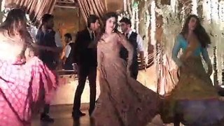 Mawra Hocane and Alyzeh Gabol Dance on Breakup Song at #UrwaFarhan Wedding Reception