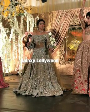 Mawra Hocane and Urwa Hocane dancing on Luv Letter at the Urwa Hocane & Farhan Saeed Wedding Reception in Lahore