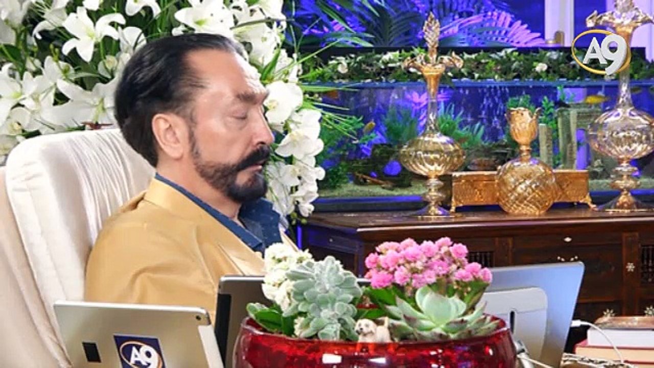 Adnan Oktar darbe girişimi olduğu gece parti liderlerini açıklama yapmaya çağırdı