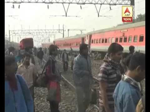 12 coaches of Howrah-Poorva express derailed at Liluah