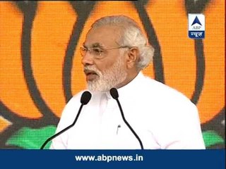 Modi slams Nawaz Sharif for his "dehati aurat" remark on PM
