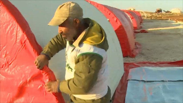 تركيا تنشئ مخيمات بريف إدلب لاستيعاب النازحين من حلب