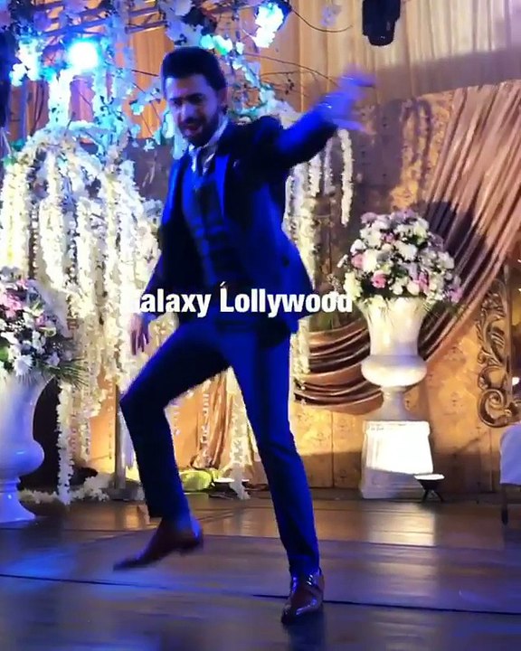 Farhan Saeed dancing on #BallayBallay with his bhabhi at the #UrwaFarhan wedding reception in Lahore