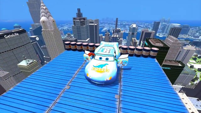 ELSA de La Reine des Neiges et SPIDERMAN se balladent avec DINOCO de DISNEY CARS 2 | Gameplay