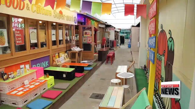 Merchants in 20s, 30s bring positive vibe to traditional markets with new items, strategies