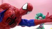 Spiderman lance de la matière visqueuse sur Monster High Honey Swamp – Youtube video story