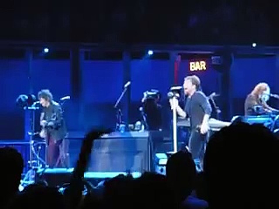 Bon Jovi - KEEP THE FAITH - JON  DANCING AT THE ROCK