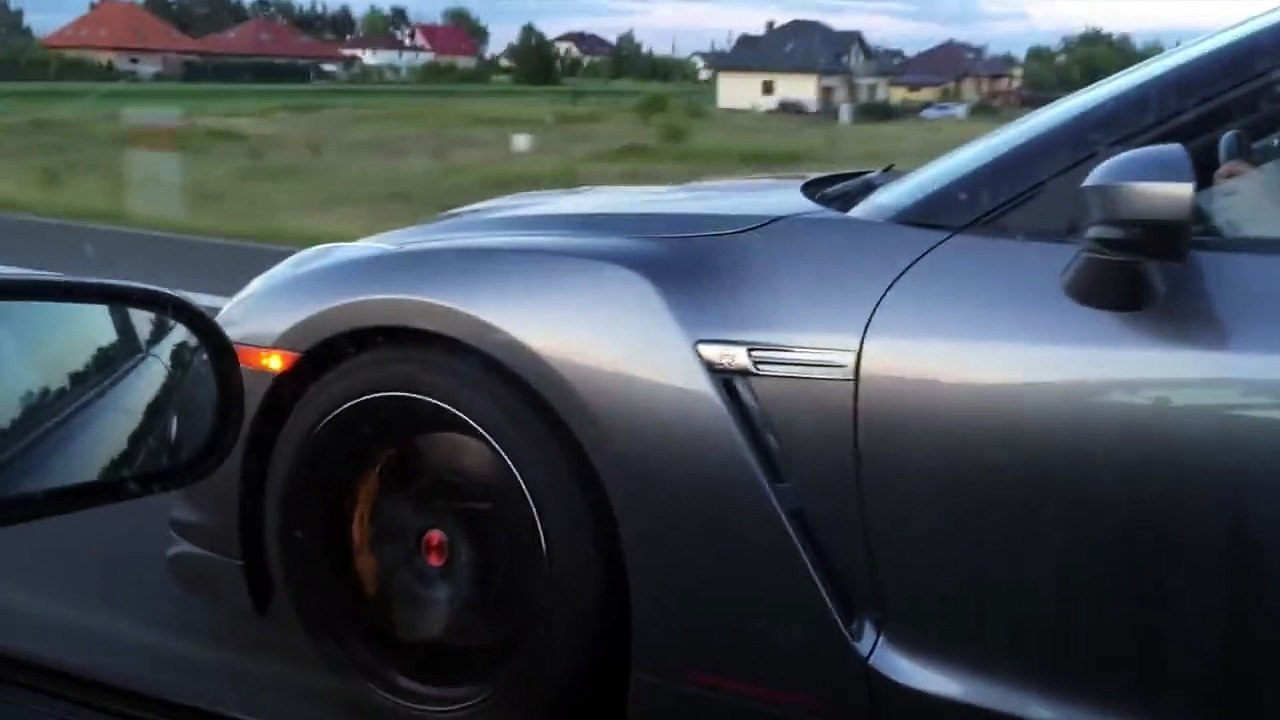 HONDA Civic EK4 swap K24 + GT35 (450hp) vs NISSAN GT-R R35 NISMO (600hp)...