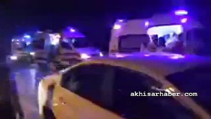 Akhisar Kayalıoğlu mahallesinde feci kaza 15 yaralı var