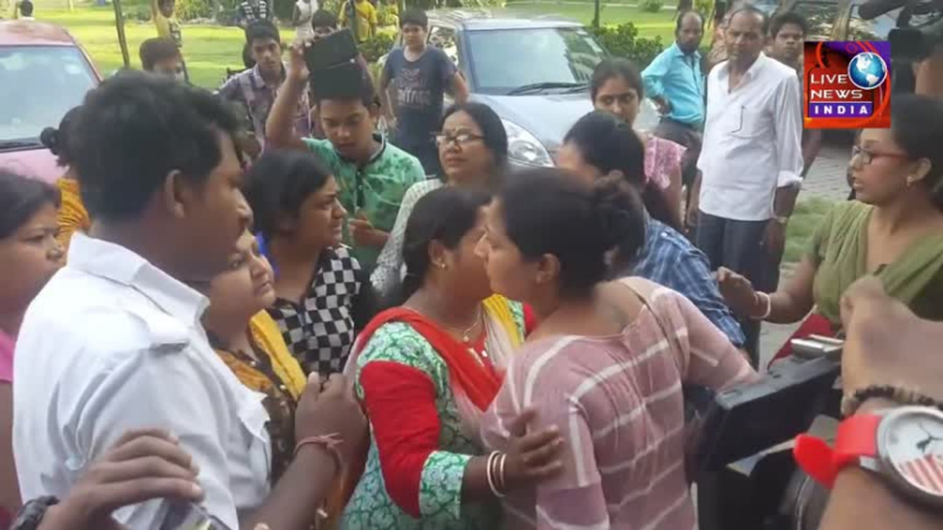 Kolkata Woman  Fight  ||जब पार्क में लड़ी दो महिलाये फिर जो हुआ || Latest News in India Today