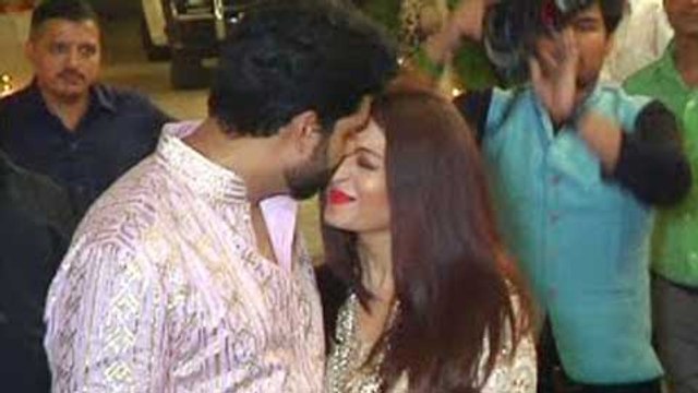 Aishwarya Rai Abhishek Bachchan PDA Caught On Camera Sansui Colors Stardust Awards 2016