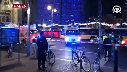 Berlin'de Noel pazarına tırın girmesinde terör şüphesi