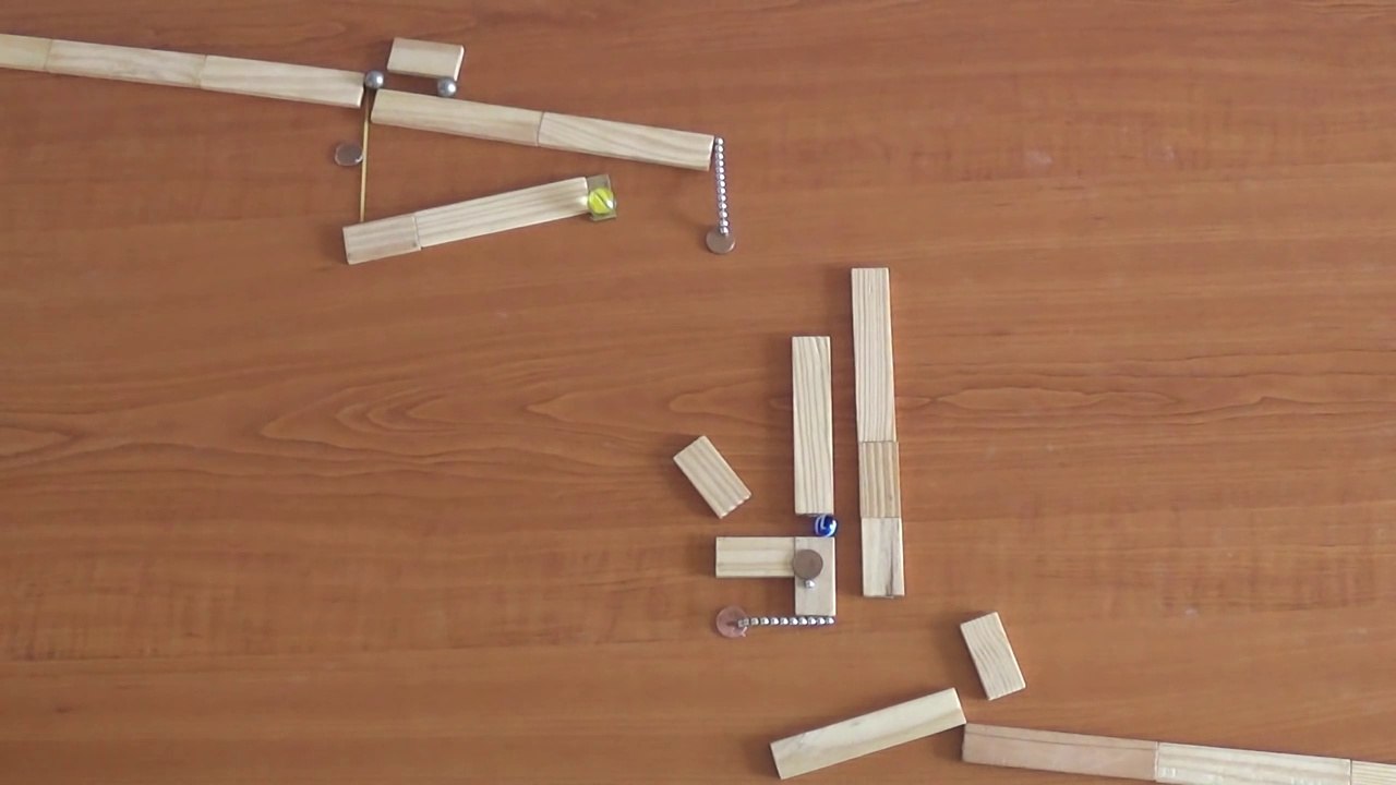 Parcours de billes juste entre Kaplas et Aimants ! Magnets and Marbles !