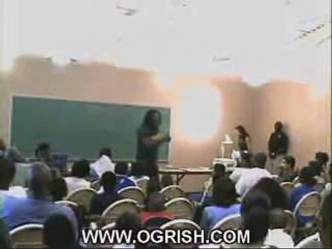 Un policier de la DEA se tire dans le pied par accident en classe