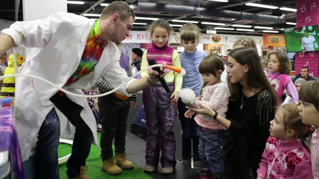 Мыльное волшебство для мальчиков и девочек в «Универмаге Сормовские Зори»