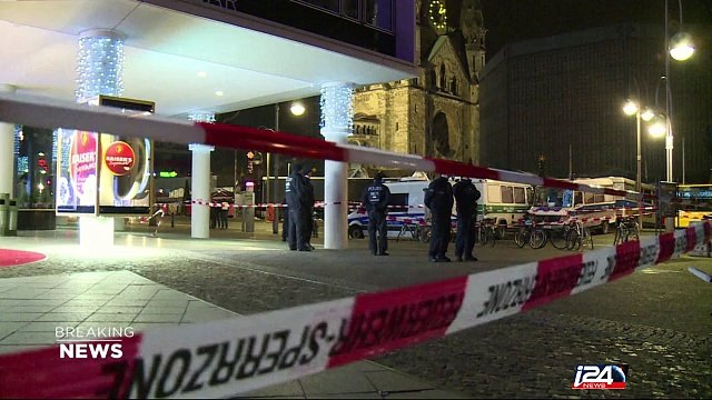 Berlin : truck plows into crowd at Berlin Christmas market, 12 dead