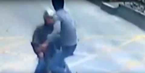 Karateci kamyon şoförü motosikletteki hırsıza böyle uçtu