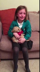 Une petite fille voit sa peluche se transformer en vrai chiot