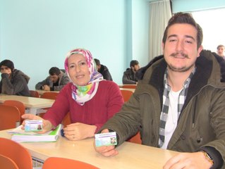 Anne-oğul aynı okulda okuyor