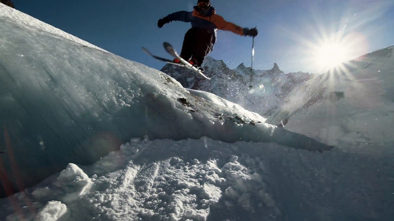 Backyards Project : Session de ski dans les tunnels de la Mer de Glace par Sam Favret