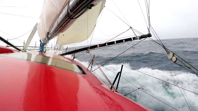 J44 : Eric Bellion file à près de 20 noeuds / Vendée Globe