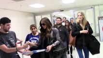 Kate Beckinsale Makes A Lucky Fans Night At LAX