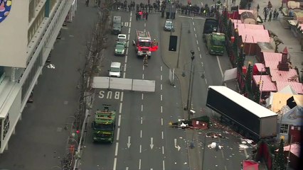 Tải video: Merkel: Anschlag durch Flüchtling 