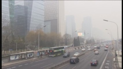 El esmog ahoga el norte de China y fomenta los viajes para escapar