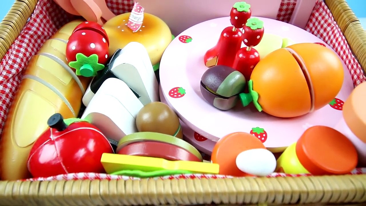 PICNIC BASKET Velcro Cutting Toy Set - Wooden Baguette Vegetables Fruits Plates