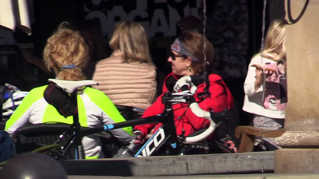 Chris Hemsworths Wife Elsa Pataky And The In-Laws For Christmas In Malibu