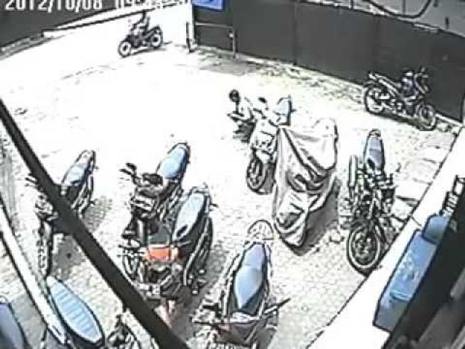 CCTV Failed to steal motorcycle funny moment|Youngster's Choice.