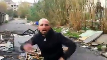 Rappeur ridicule en mode Ratatat!!!!!