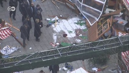 Merkel visita local do ataque em Berlim