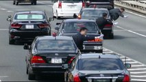 Le premier ministre Japonais s'insère sur l'autoroute
