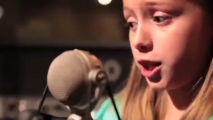 Девочка которая озвучивает Машу! "Песенка икалка" из мультфильма Маша и Медведь