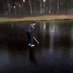 Golf sur un lac gelé