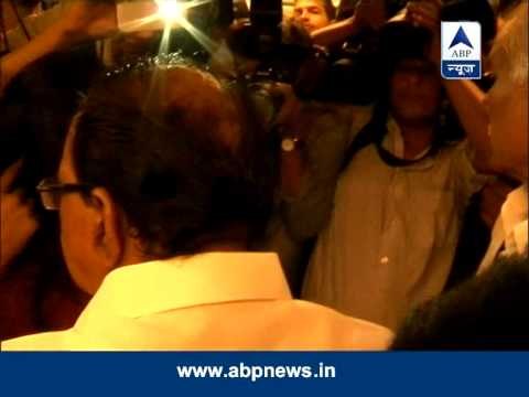 Veerappa Moily travels to work in metro to save fuel