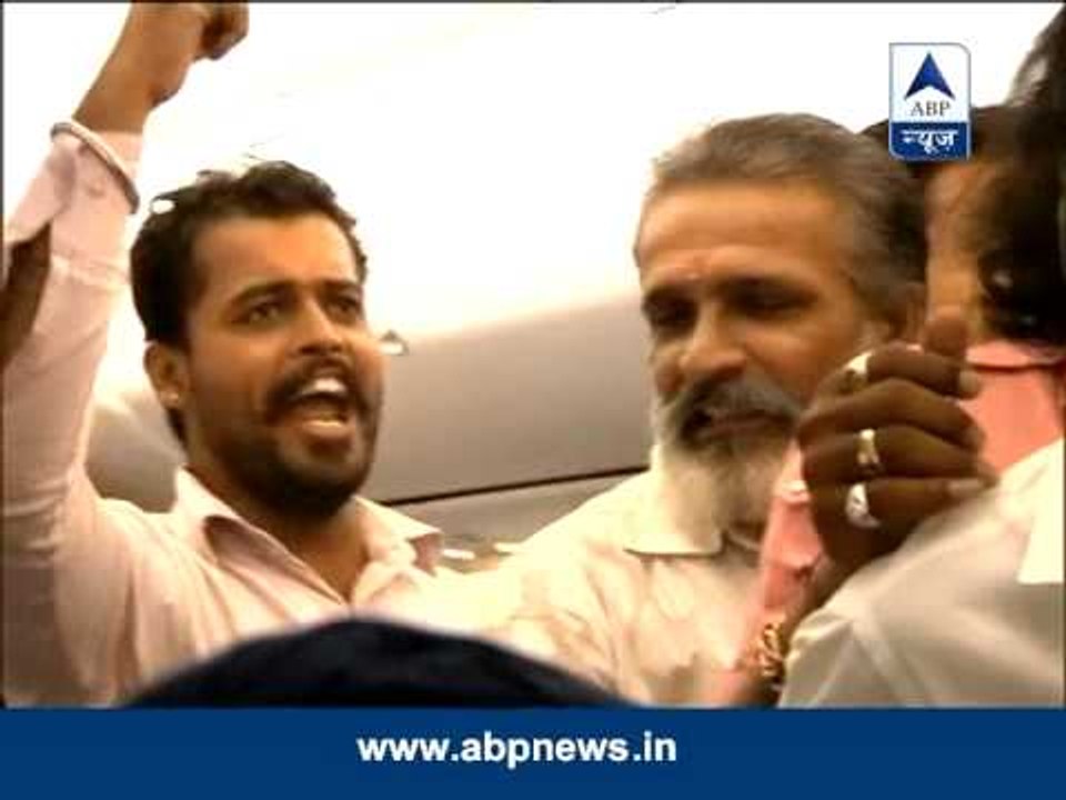 Asaram's supporter create chaos in flight