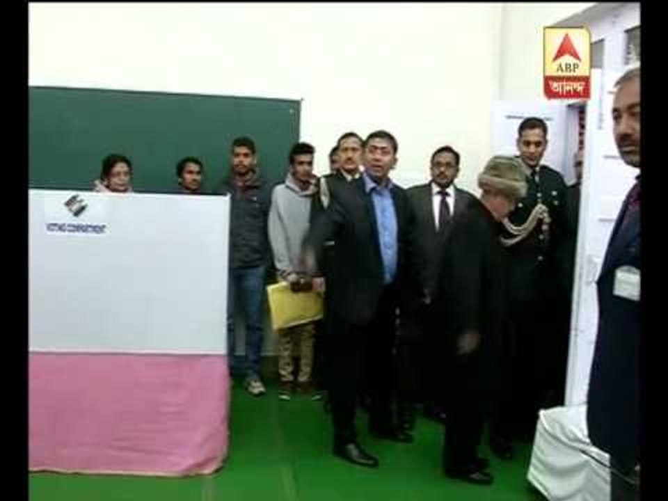 president Pranab Mukherjee visits delhi polling booth