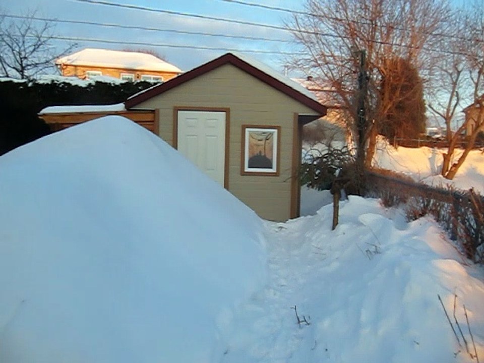 2012-01-29 MVI_2411 igloo