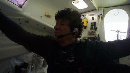J44 : Jean Le Cam croise la route d'un cargo en plein Pacifique / Vendée Globe