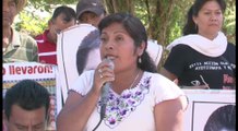 Para luchar contra el olvido padres de los 43 de Ayotzinapa inician caravana