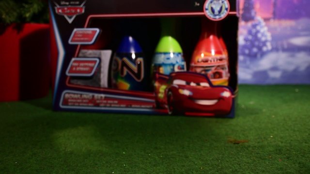 CARS ★ Les quilles de CARS ★ Flash Mcqueen fait du Bowling