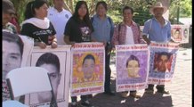 Caravana contra el olvido inician padres de jóvenes desaparecidos de Ayotzinapa