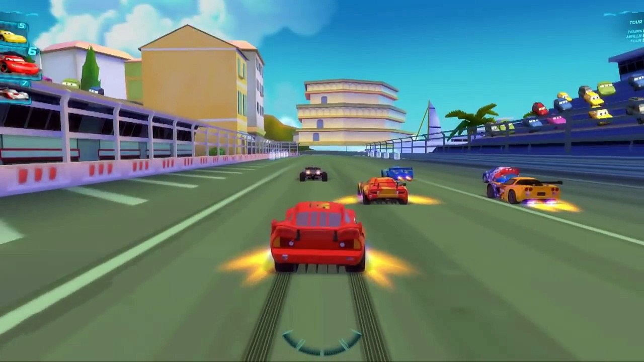Cars 2 Le film de Disney - Flash McQueen fait la course en Italie - En Français