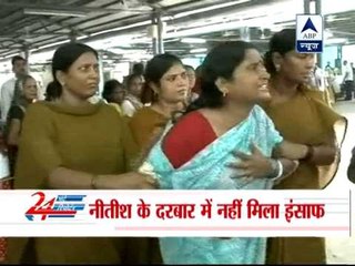 Two women creates ruckus for justice in Nitish Kumar's Janata Darbar