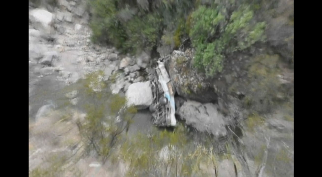 Mueren doce policías peruanos y 13 resultan heridos en accidente de carretera