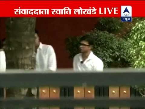 B-Town celebs pay tribute to Yash Chopra before cremation